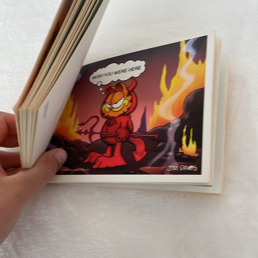 Vintage 1989 Garfield “thinking of you”
Postcard book — 30 full colour cards. - Picture 15 of 17